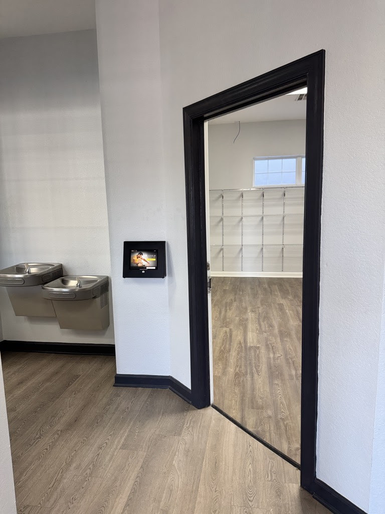 Luxer One package room with shelving