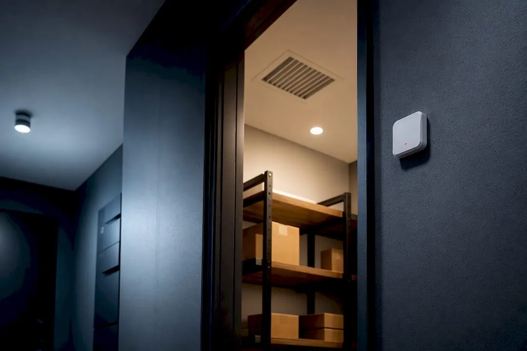 Climate-controlled package storage room